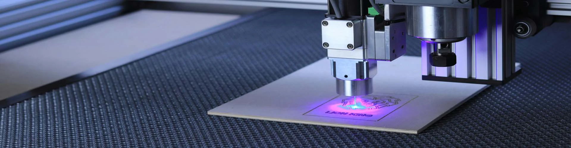 Vegye fel velünk a kapcsolatot