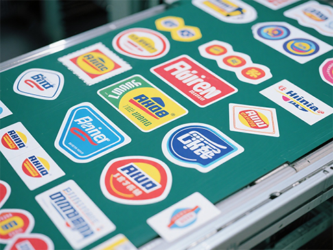 Milyen lézervezérlővel lehet öntapadós lézeres stancolást végezni